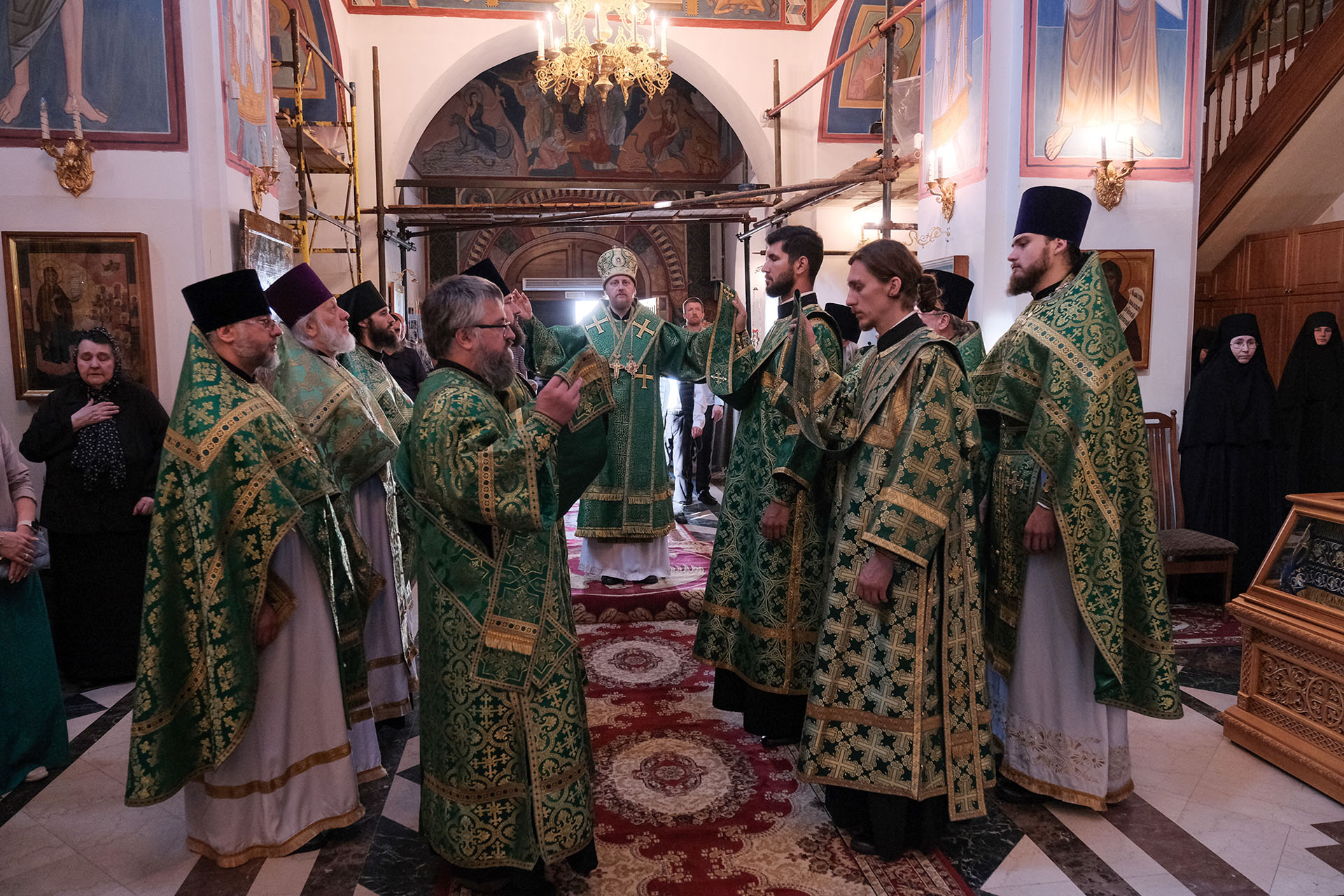 Литургия в Никольском женском мона