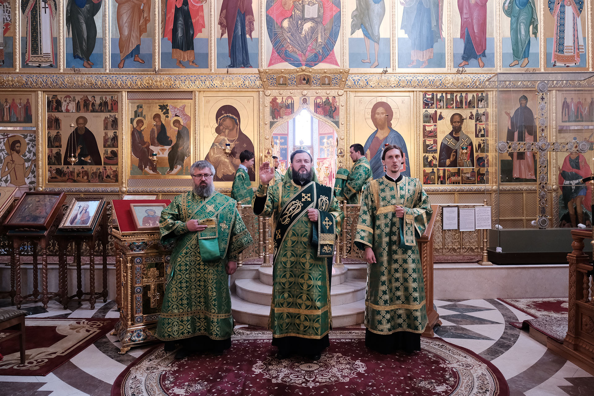 Литургия в Никольском женском мона