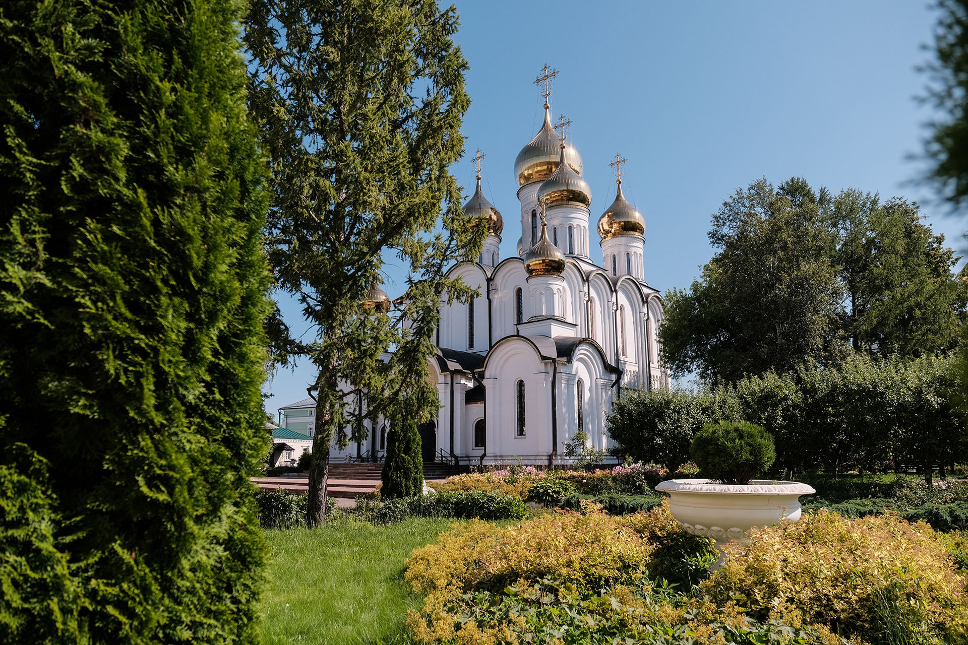 Литургия в Никольском женском мона