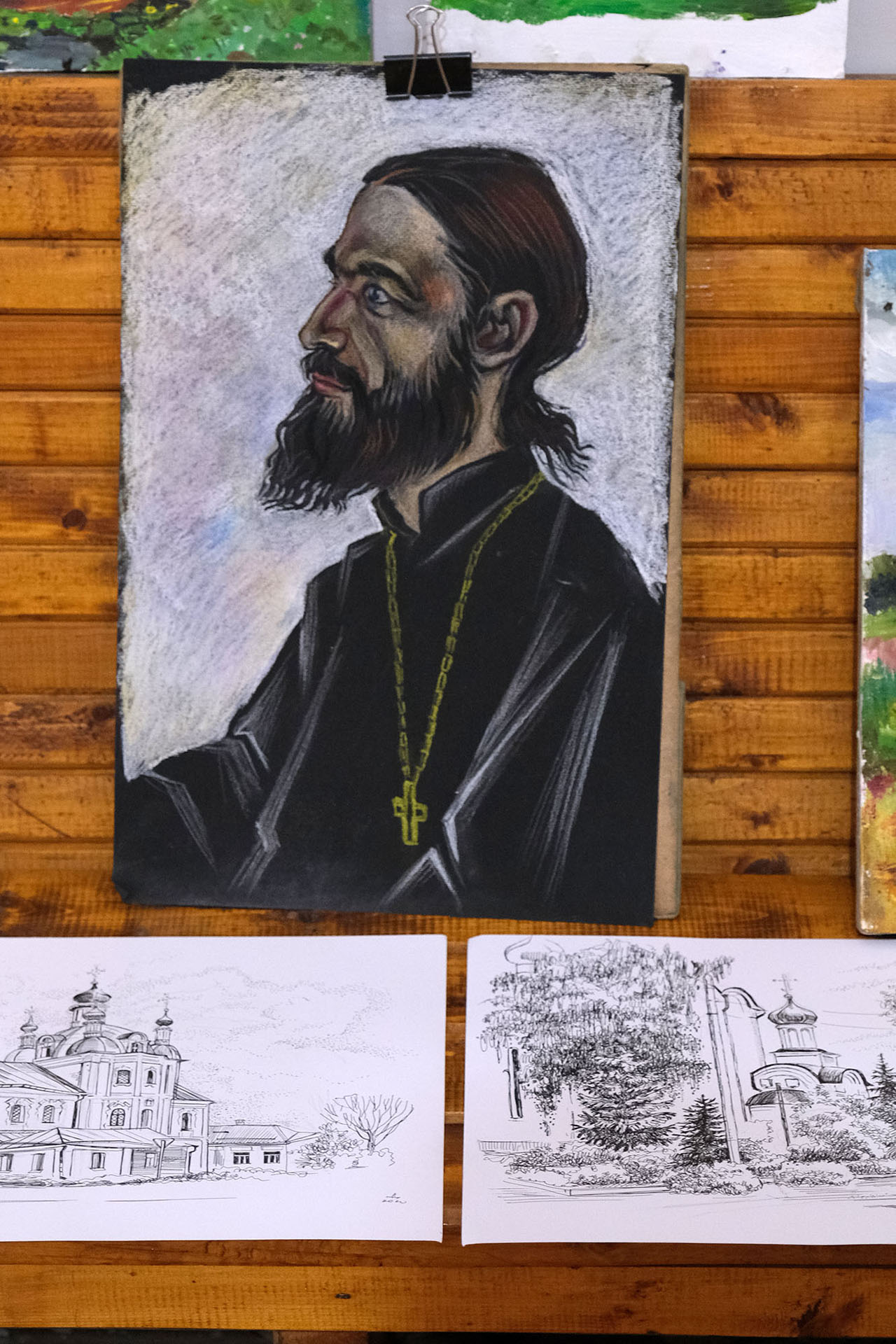 Выставка живописи и графики участн