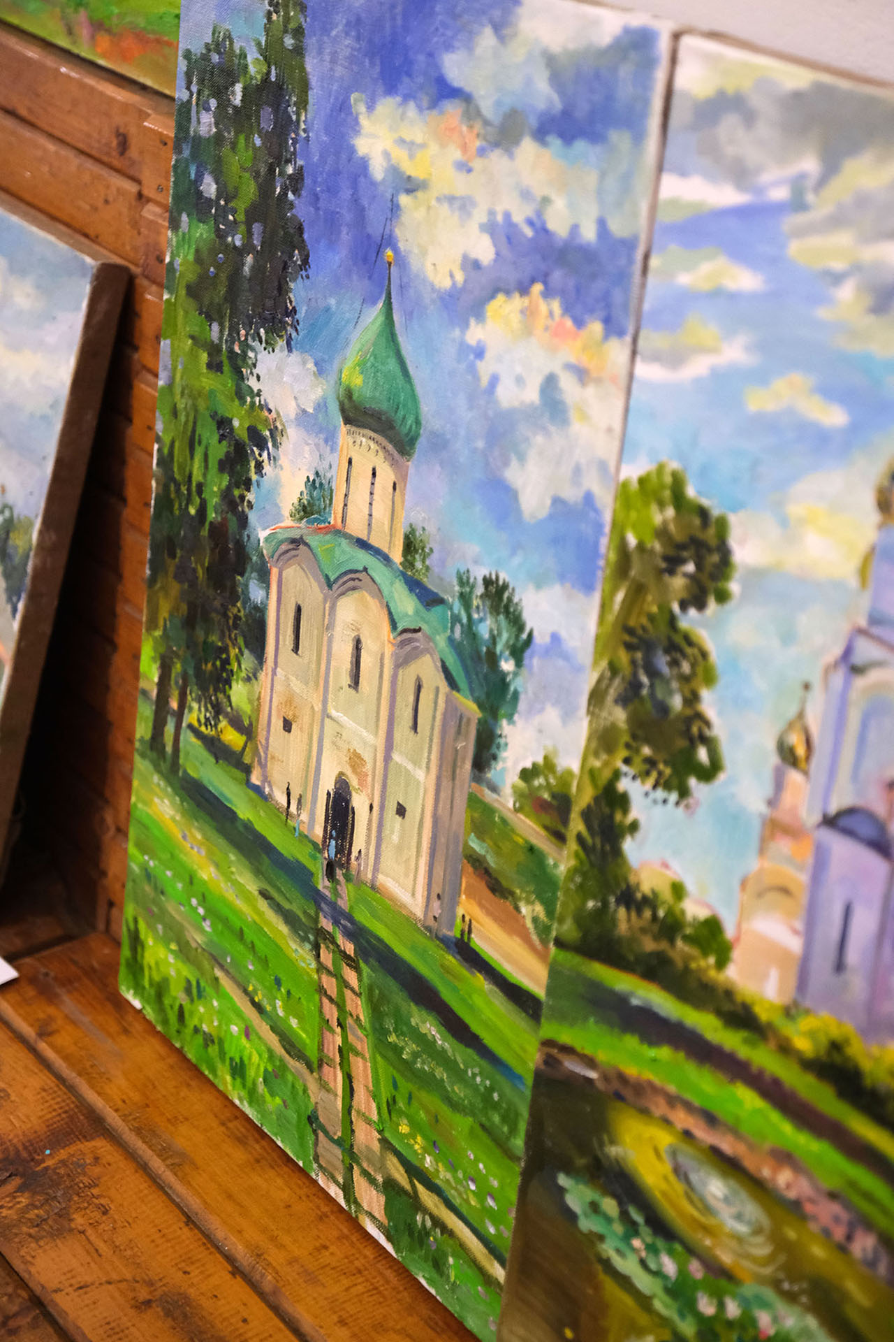 Выставка живописи и графики участн