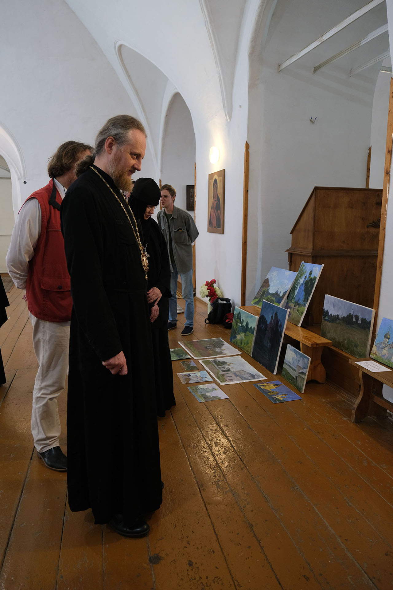 Выставка живописи и графики участн