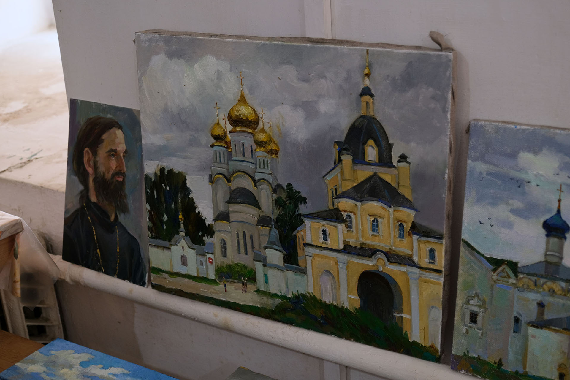 Выставка живописи и графики участн