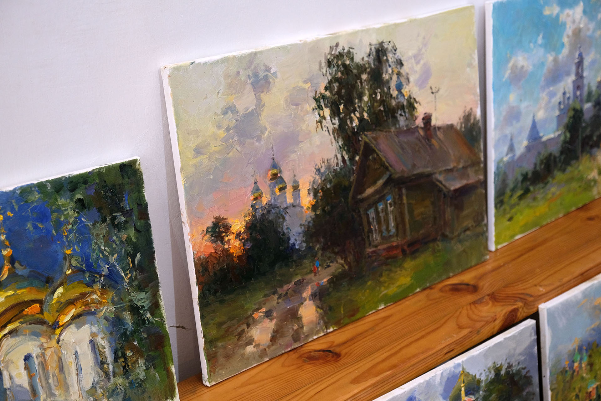 Выставка живописи и графики участн