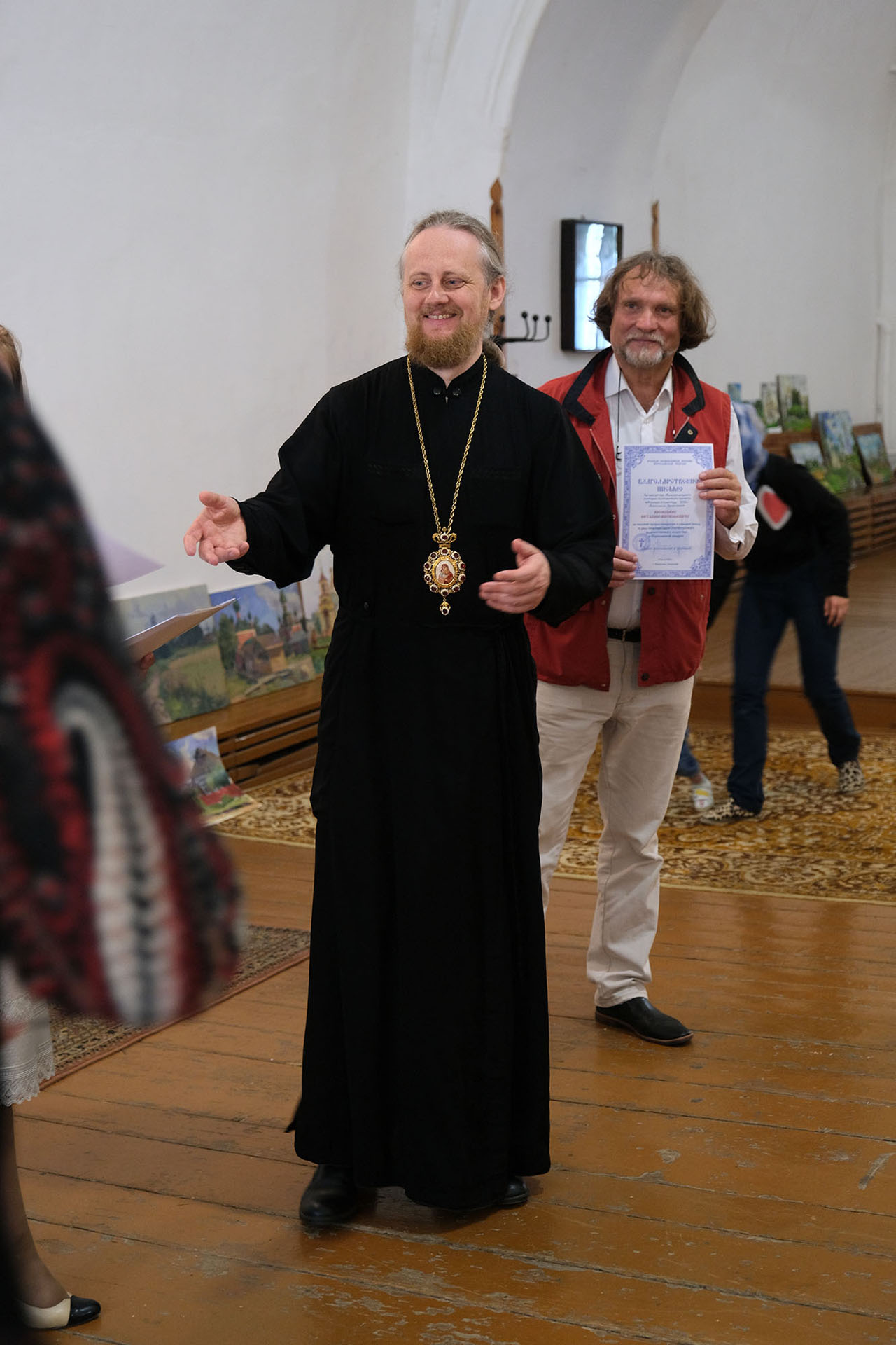 Выставка живописи и графики участн