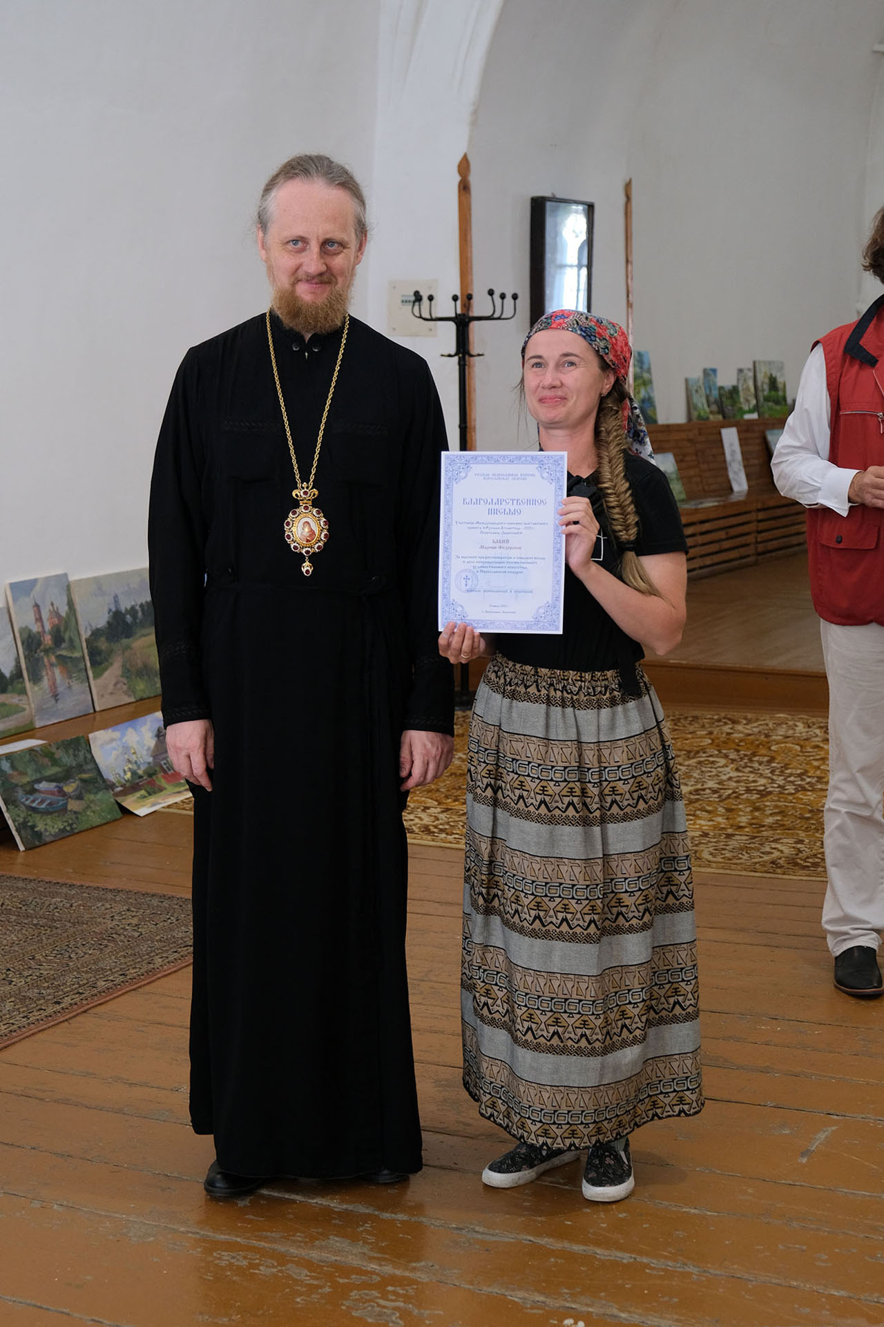 Выставка живописи и графики участн