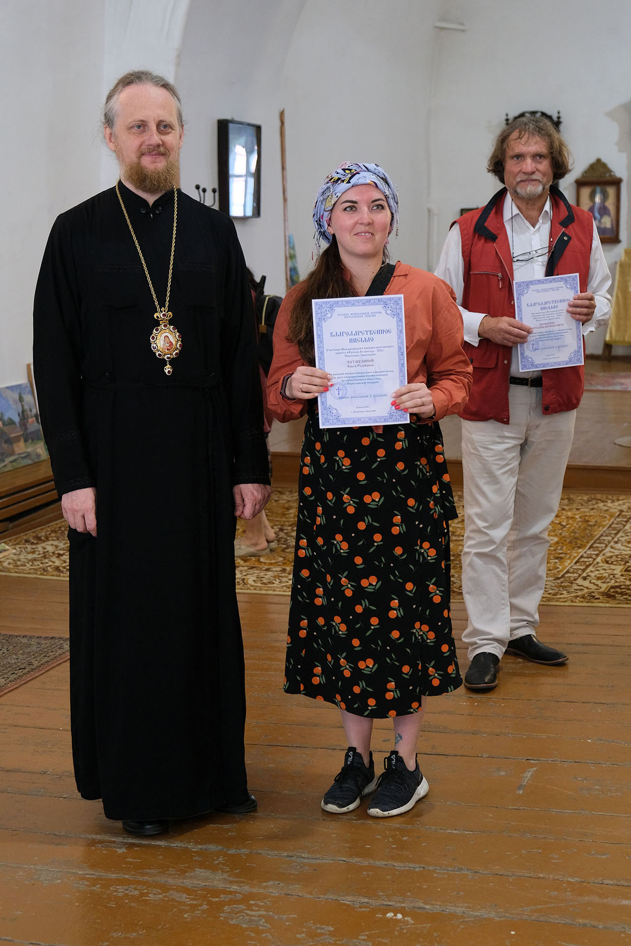 Выставка живописи и графики участн