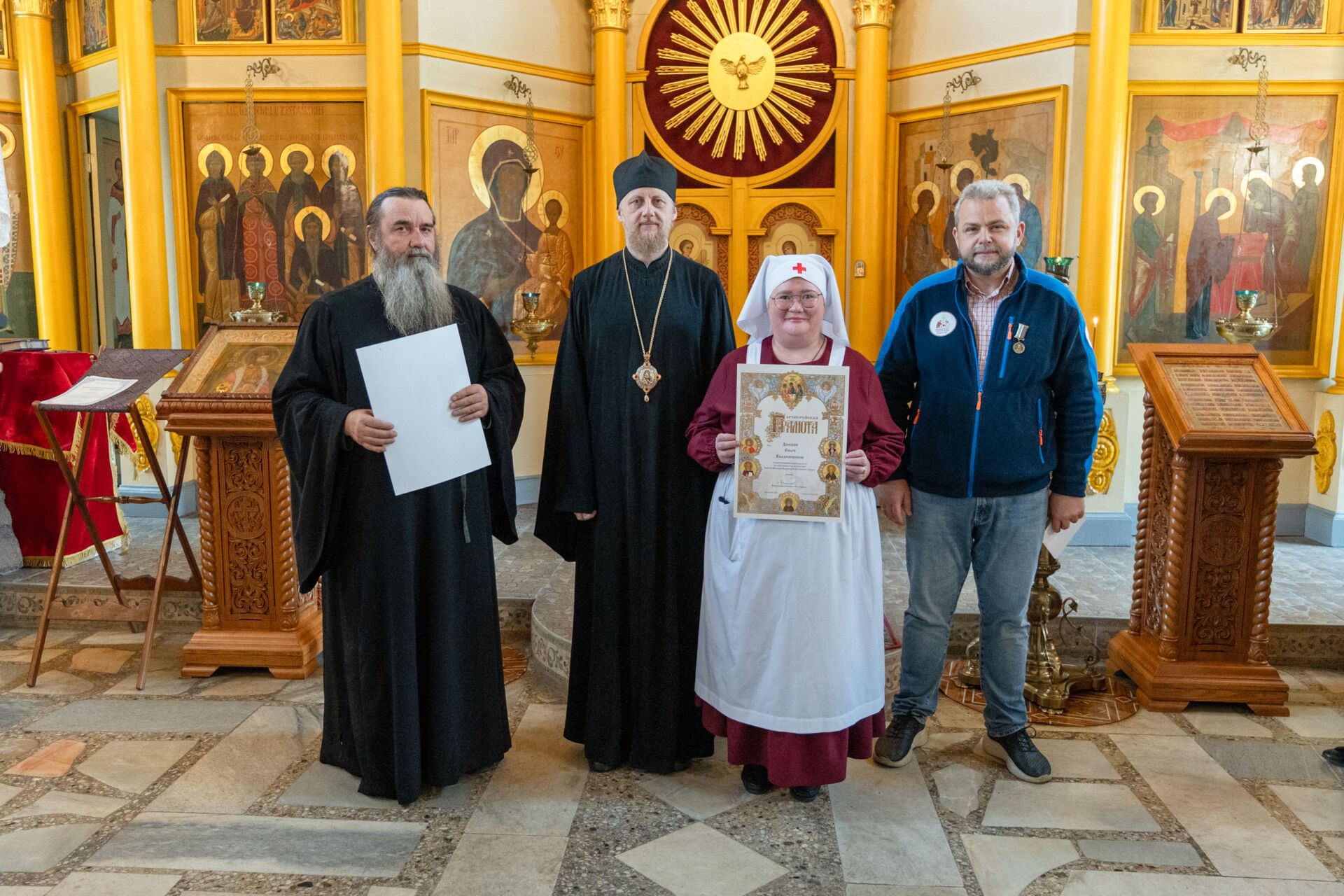 26.06.14 вручение дипломов сестрам милосердия_018