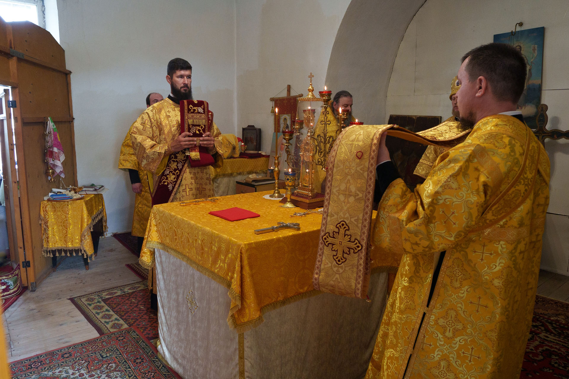 Литургия в храме Рождества Христов