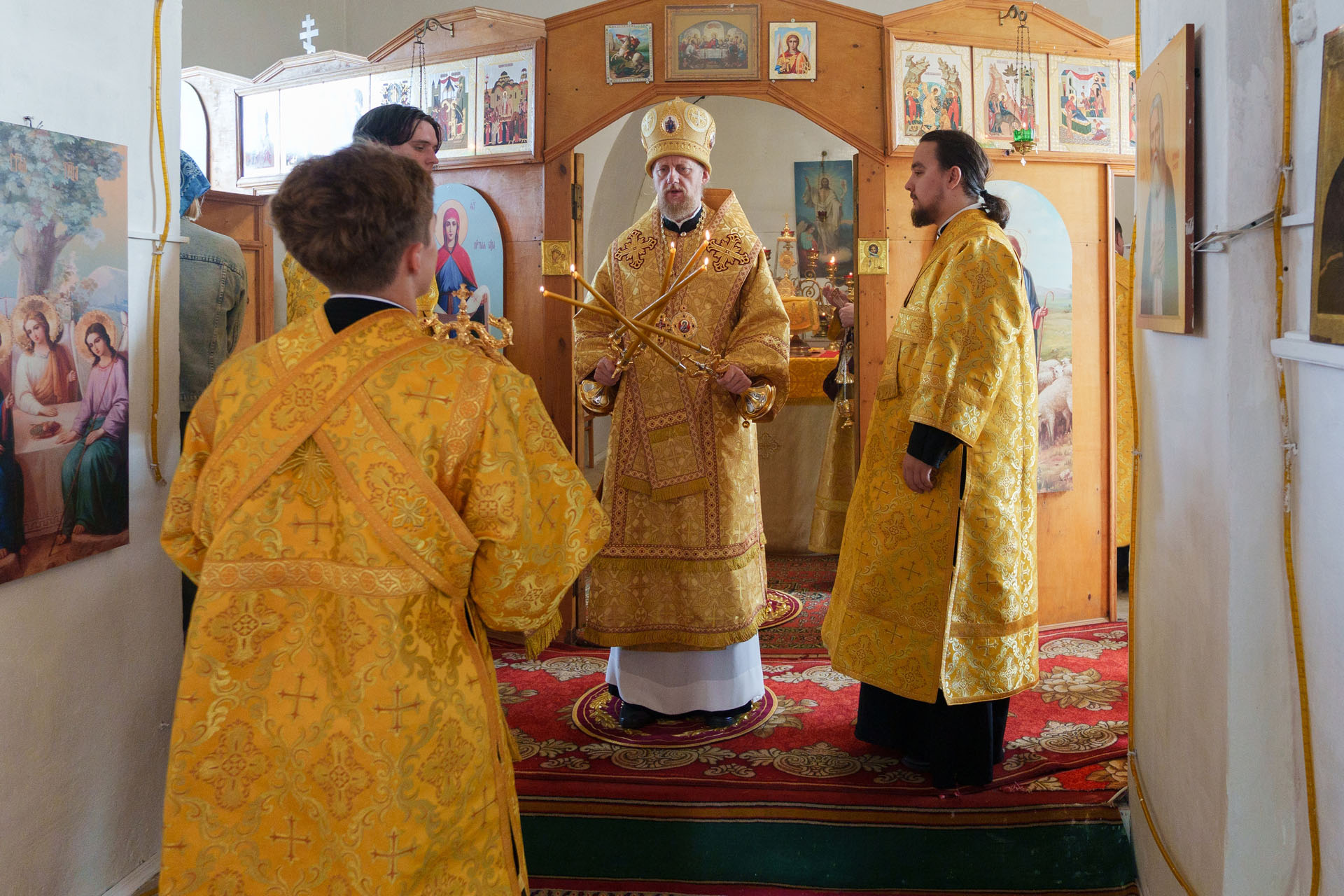 Литургия в храме Рождества Христов