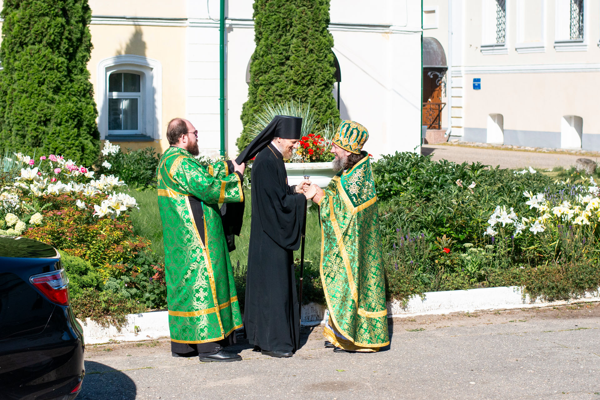 Литургия в Никольском женском мона