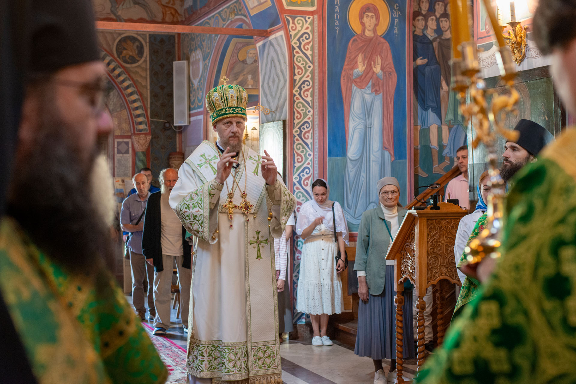 Литургия в Никольском женском мона