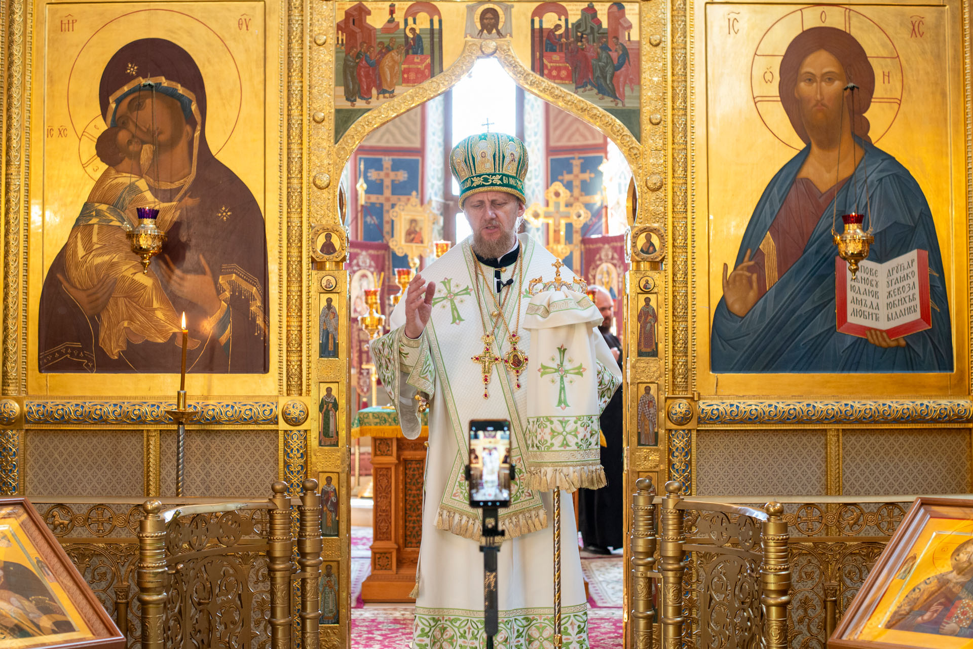 Литургия в Никольском женском мона