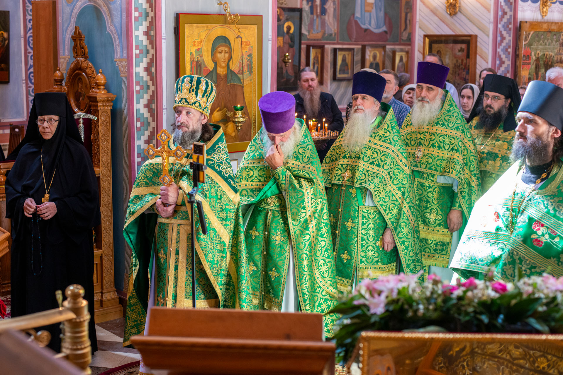 Литургия в Никольском женском мона