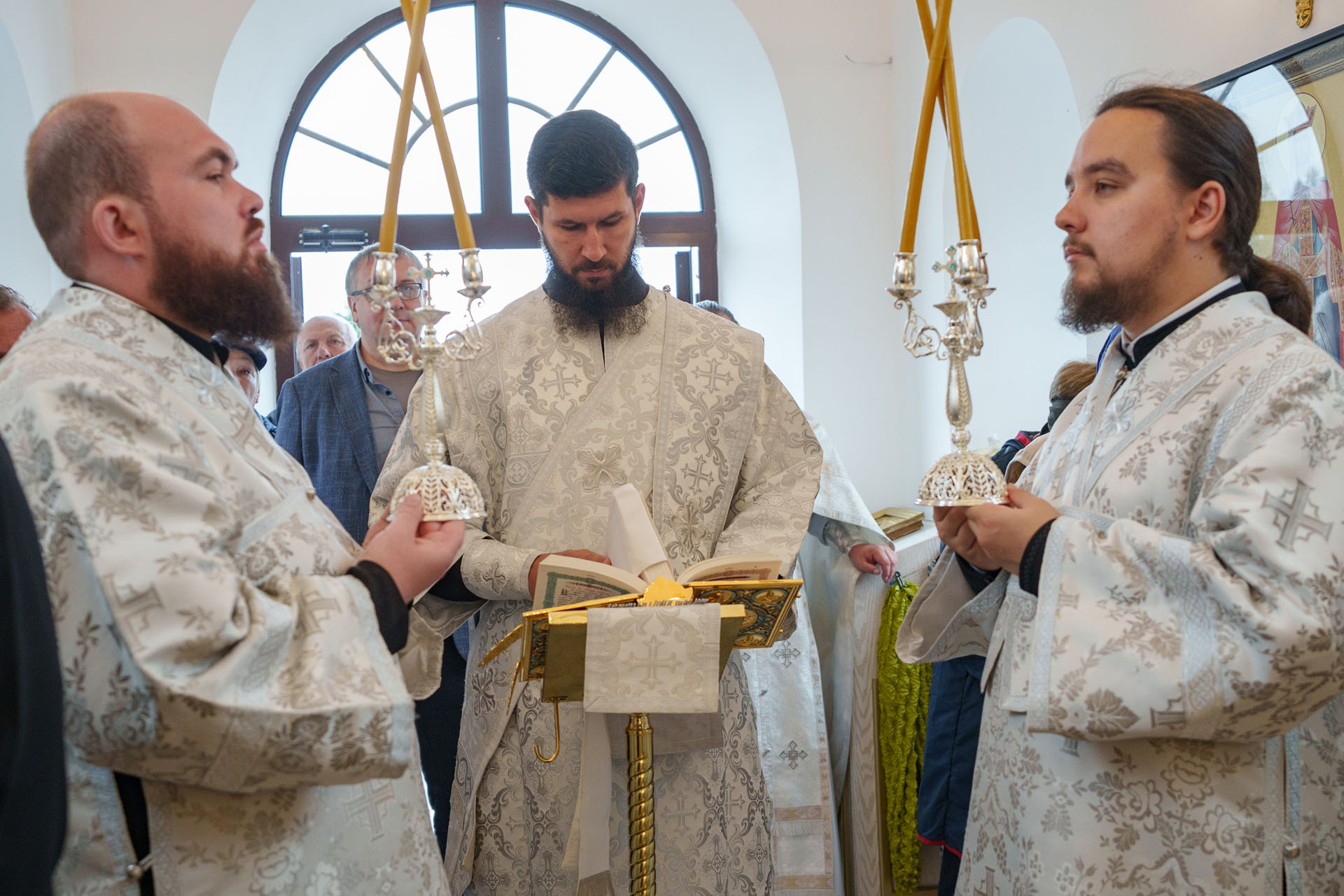 Великое освящение кладбищенского