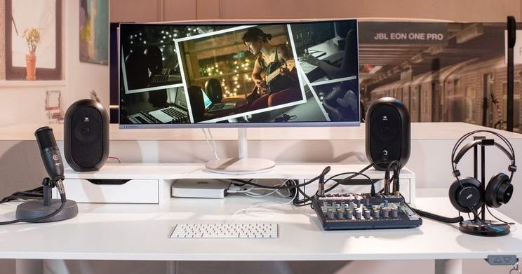 JBL One Series 104