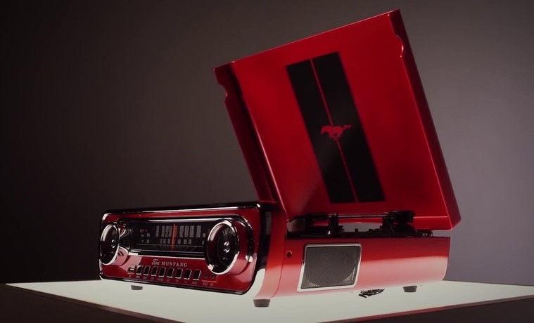 Проигрыватель винила ION Audio MUSTANG LP RED