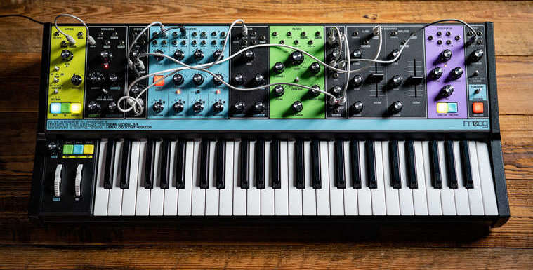 Синтезатор Moog Matriarch