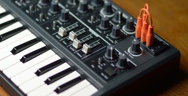 Синтезатор Arturia MicroBrute