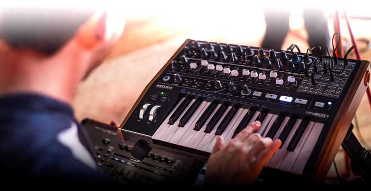 Синтезатор Arturia MiniBrute 2