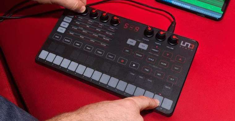 Синтезатор IK Multimedia UNO Synth