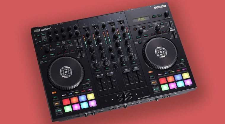 4-канальный контроллер Roland DJ-707M на четыре деки