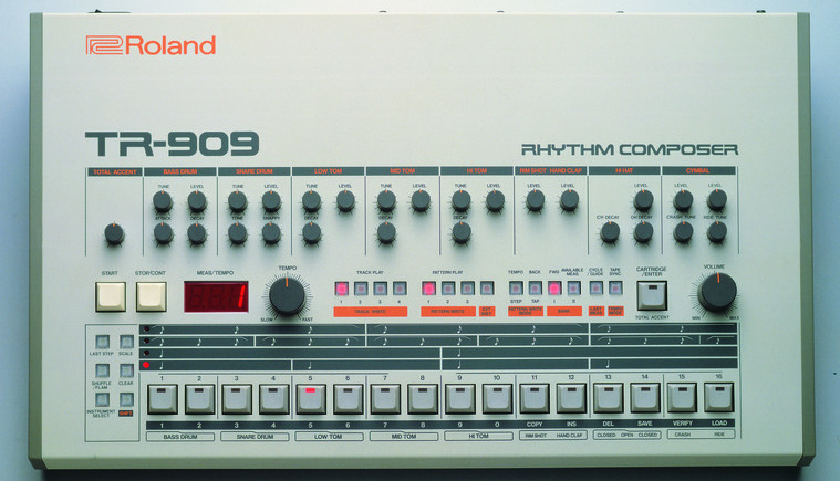 Драм-машина Roland TR-909