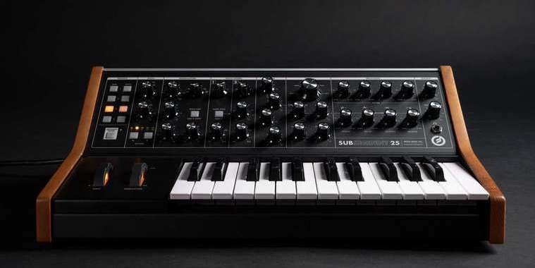 Moog Subsequent 25