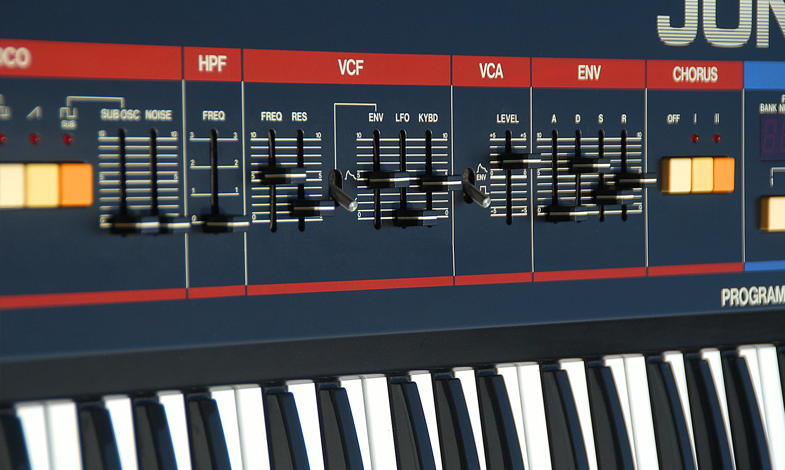 Классика: Roland Juno-60