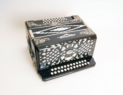 Шуйская гармонь Чайка 314 25х25-III-2 черная