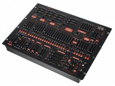 Behringer 2600