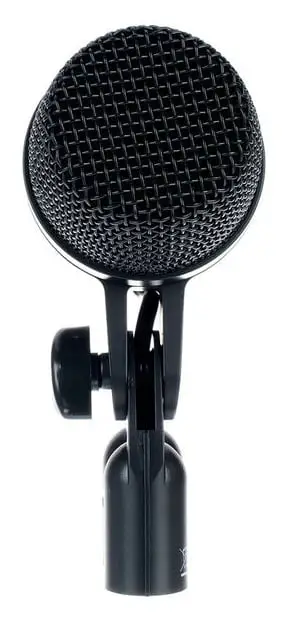 AKG P2