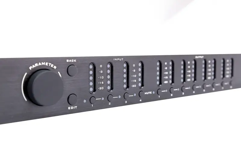 S-Track Dolphin 48
