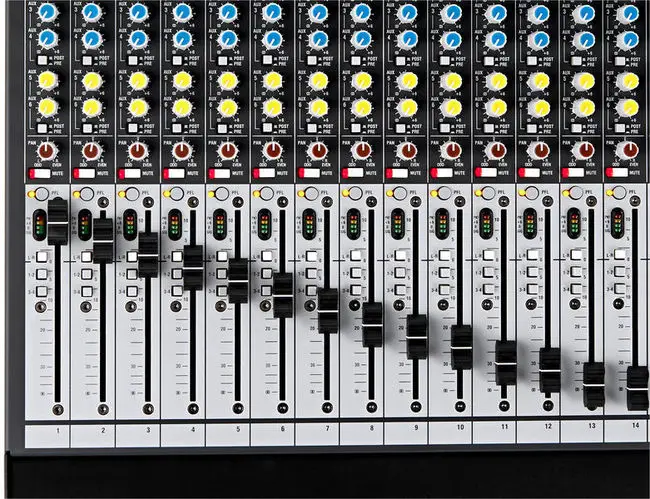 Allen & Heath GL2400-32