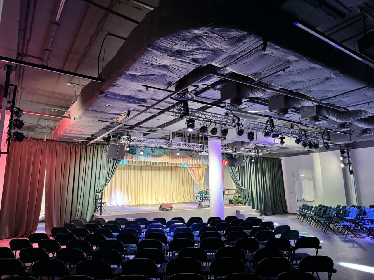 Малый концертный зал в районном центре «Орион»