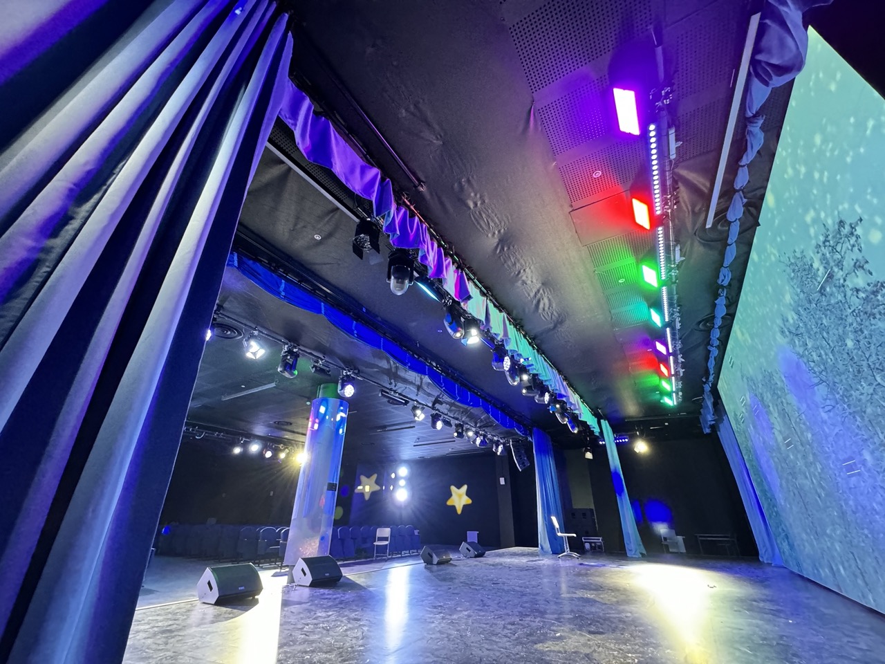 Большой концертный зал в районном центре «Орион»