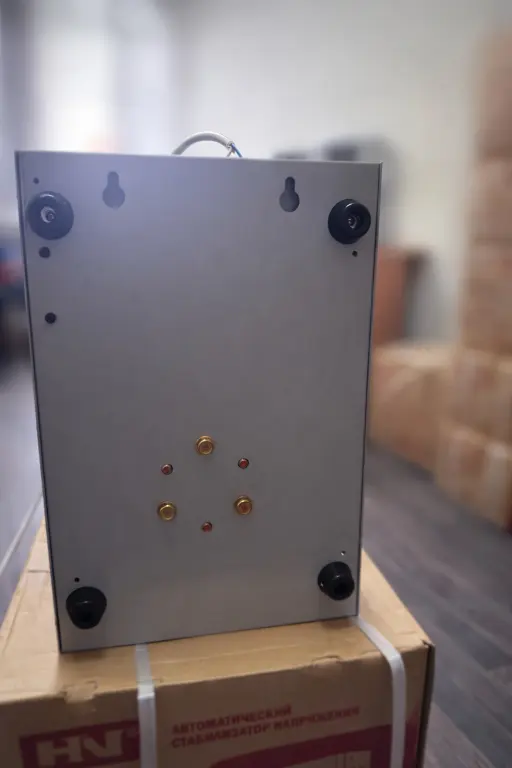 Компенсационный стабилизатор напряжения HN SEM100-10