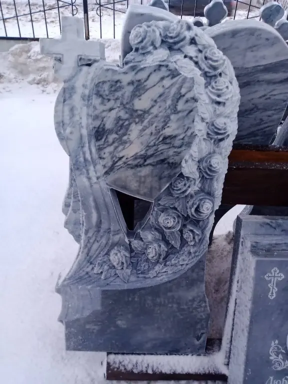 Памятники «Уфалейский» мрамор от 20 комплектов