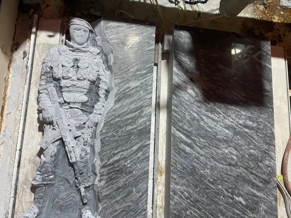 Памятники «Уфалейский» мрамор от 20 комплектов