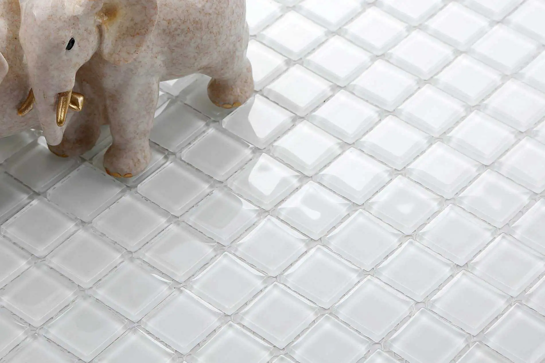 CRYSTAL Super White Glossy (2.5x2.5x0.4) 29.8x29.8 арт. 48170