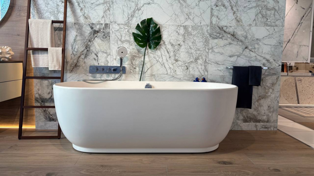 DURAVIT LUV Ванна пристенная из DuraSolid A, 1800х950х460 мм, 252 л., слив в комплекте, белый арт. 32583