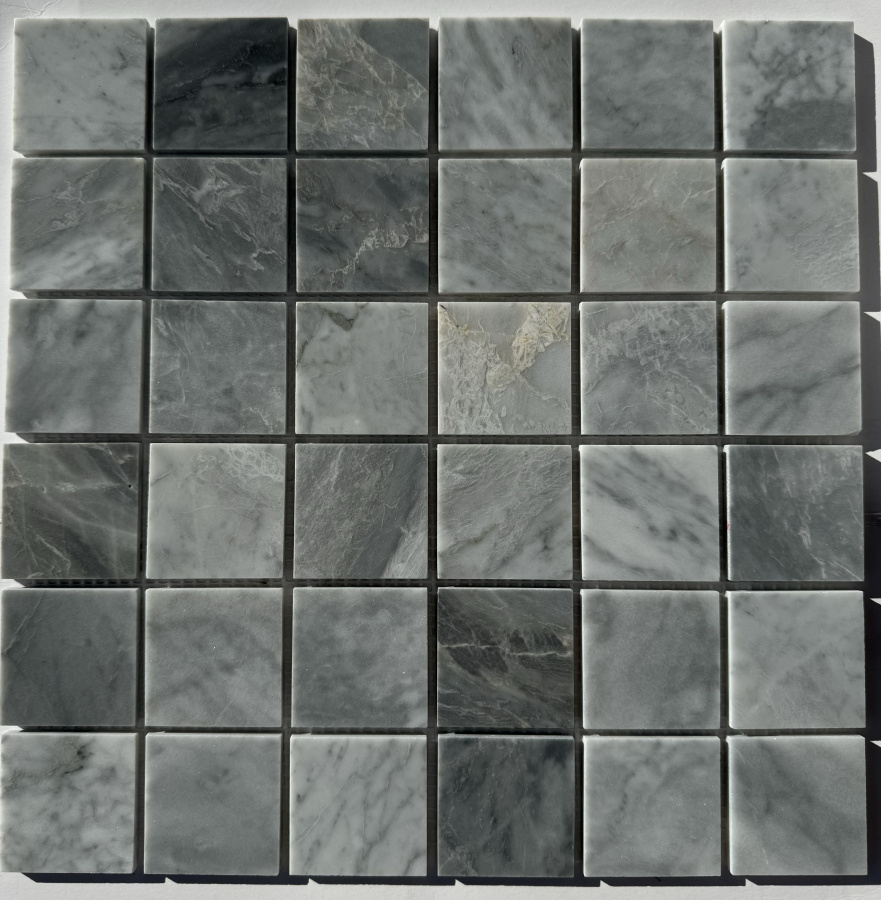 PIX 338 Ice Grey, чип 48х48 мм, сетка 305х305х6 мм, Полированная арт. 73885