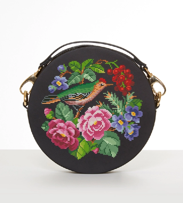 Птичка с ягодами. Старинная восстановленная схема вышивки - скриншот 3