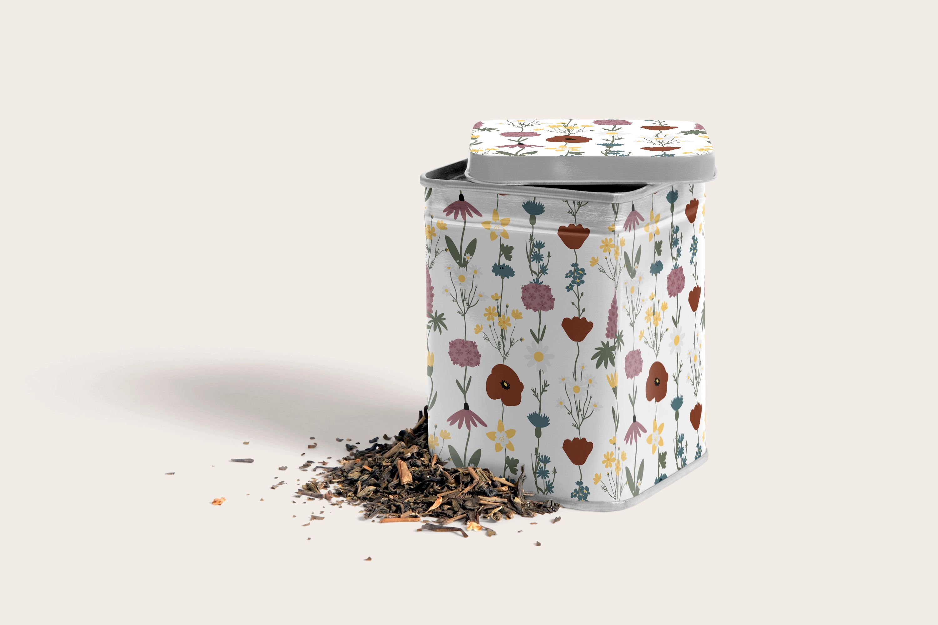 Коллекция бесшовных узоров с полевыми цветами и девушками в стиле коттеджкор - скриншот 6