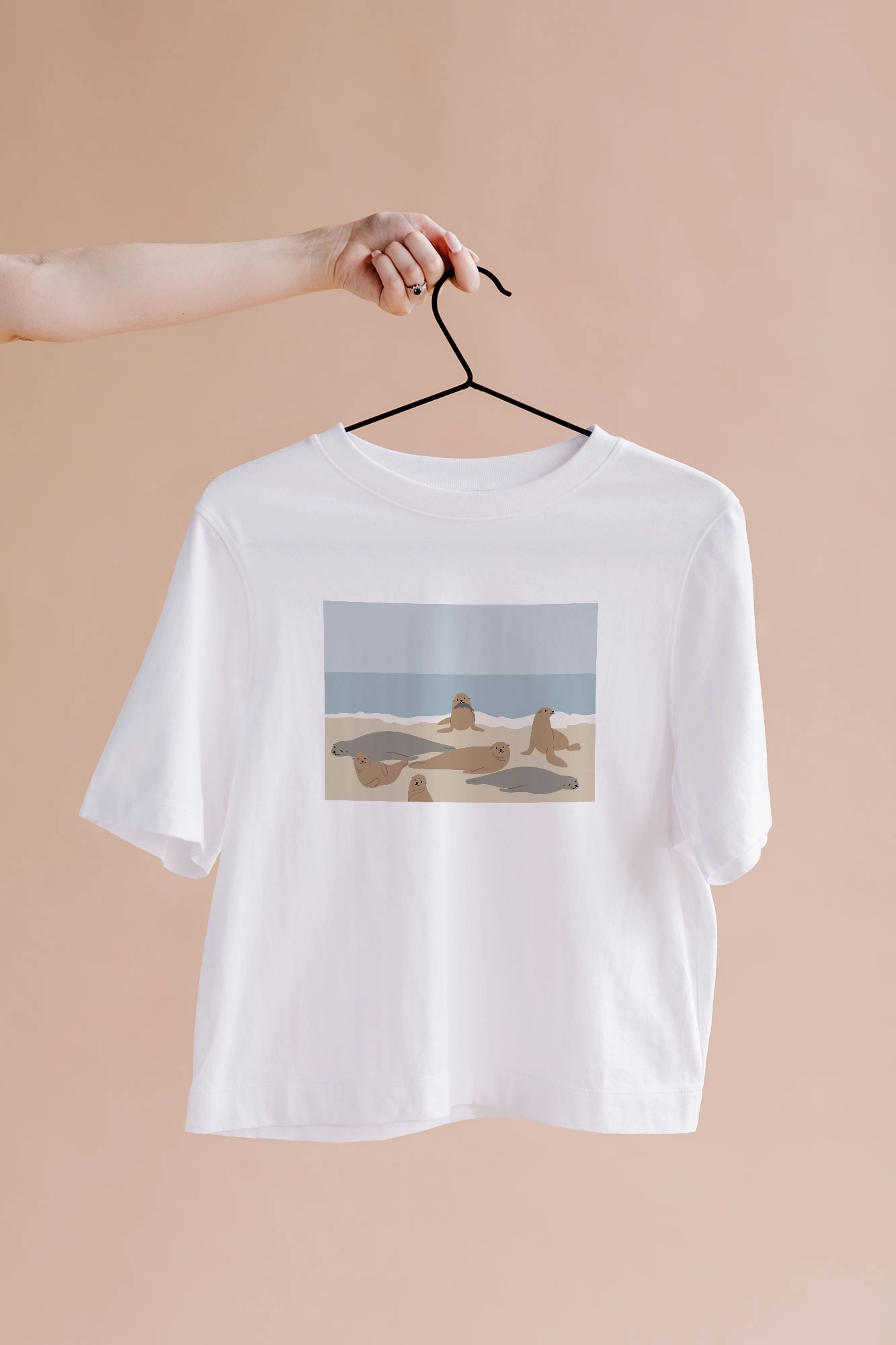 Коллекция иллюстраций с прибрежными сценами, романтическими композициями с девушками и морскими львами - скриншот 6