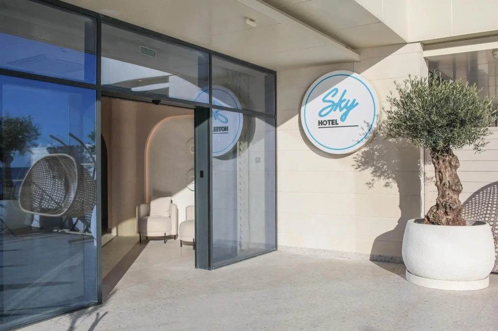 Sky Hotel (Скай)