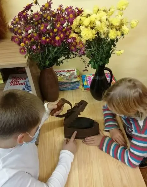 Выставка-экскурс «История утюга»