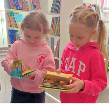 Экскурсия «Яркие краски библиотеки»