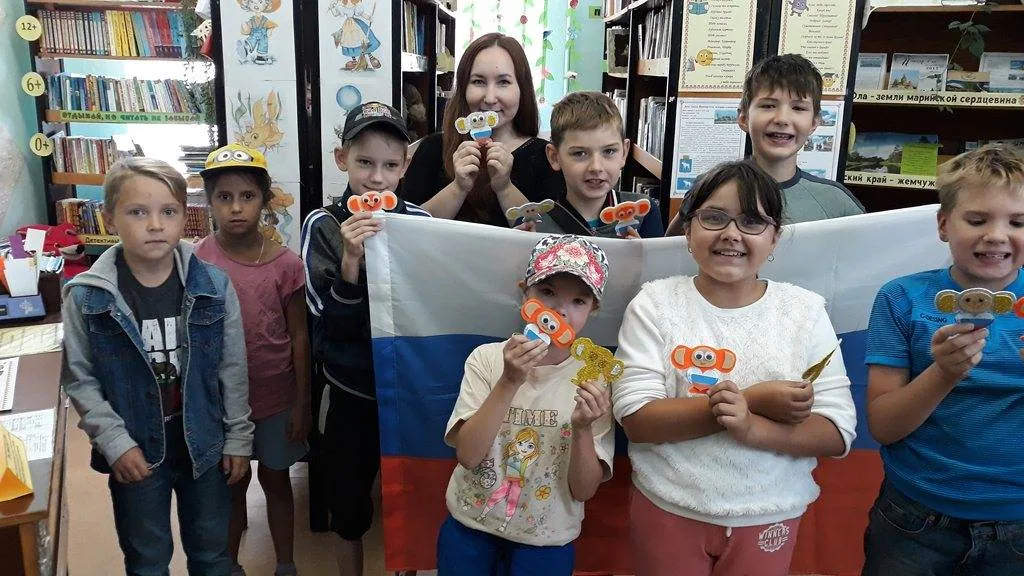 Час творчества и новых знаний «Бело-сине-красный флаг моей Родины»