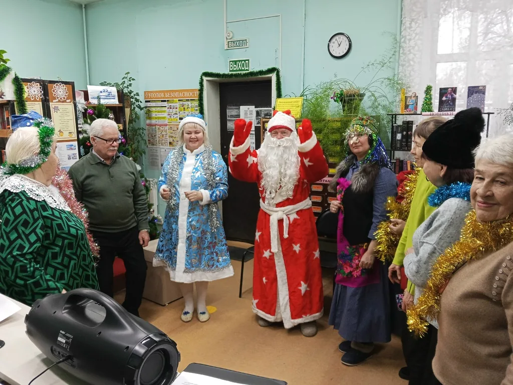 Новогодний капустник "Дед Мороз и Снегурочка приглашают в библиотеку"